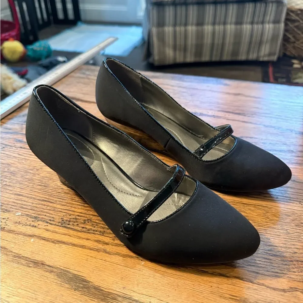 Bandolino Black Mary Jane 2” Wedge Pumps Almond Toe Patent Elastic Strap 7M
